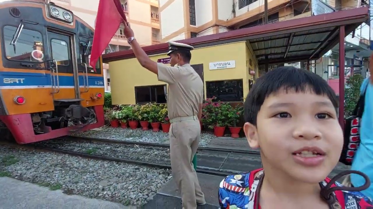 @CHANGE into magazine  Ep.120 เด็กชายฟง จุดตัดรถไฟบางบอน เขตบางบอน กรุงเทพฯ