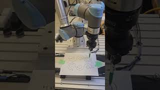 coded a #universalrobots to do some circles at @ConestogaCollegeInternational #robot #robotics