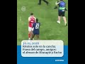 Piero Hincapié fue a buscar a su compatriota Willian Pacho para felicitarlo