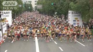 橋下知事も力走　第1回大阪マラソンに3万人（11/10/30）
