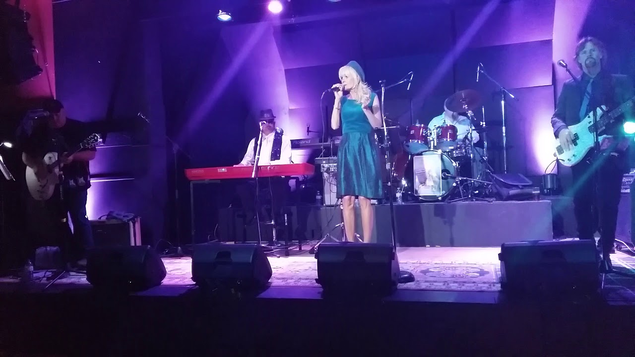 Opening Spot for Germany's Alice Francis