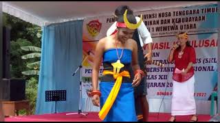 Budaya Sumba Ketua Osis Sman 1 Wewewa Utara Unjuk Kebolehan Meronggeng