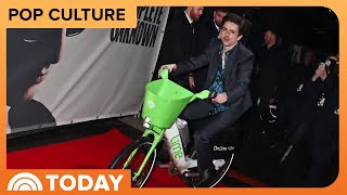 Timothée Chalamet reveals fine after riding e-bike to premiere
Timothée Chalamet reveals fine after riding e-bike to premiere Timothée Chalamet reveals fine after riding e-bike to premiere