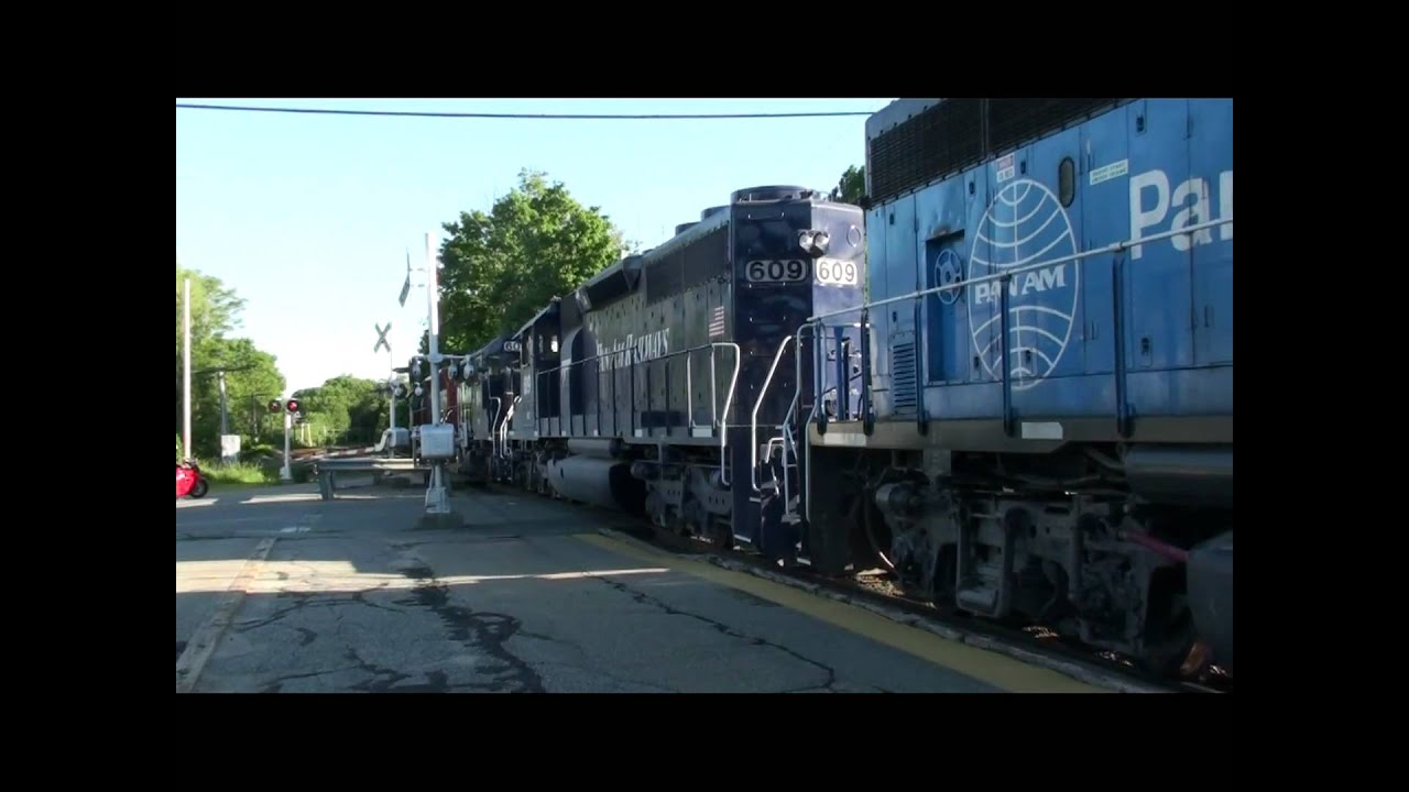 HD: MBTA, Amtrak, & Pan Am Trains Blow Horn for Crossing at Ballardvale