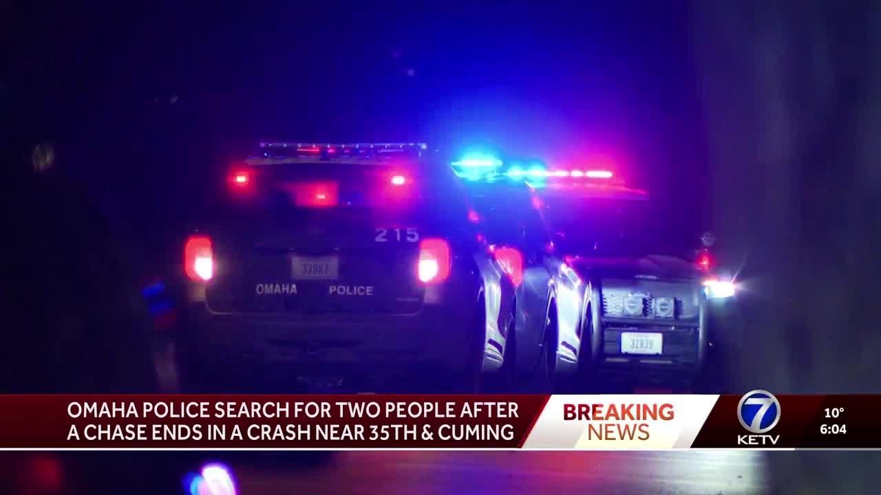 Omaha police search for suspects after chase ends in crash - YouTube