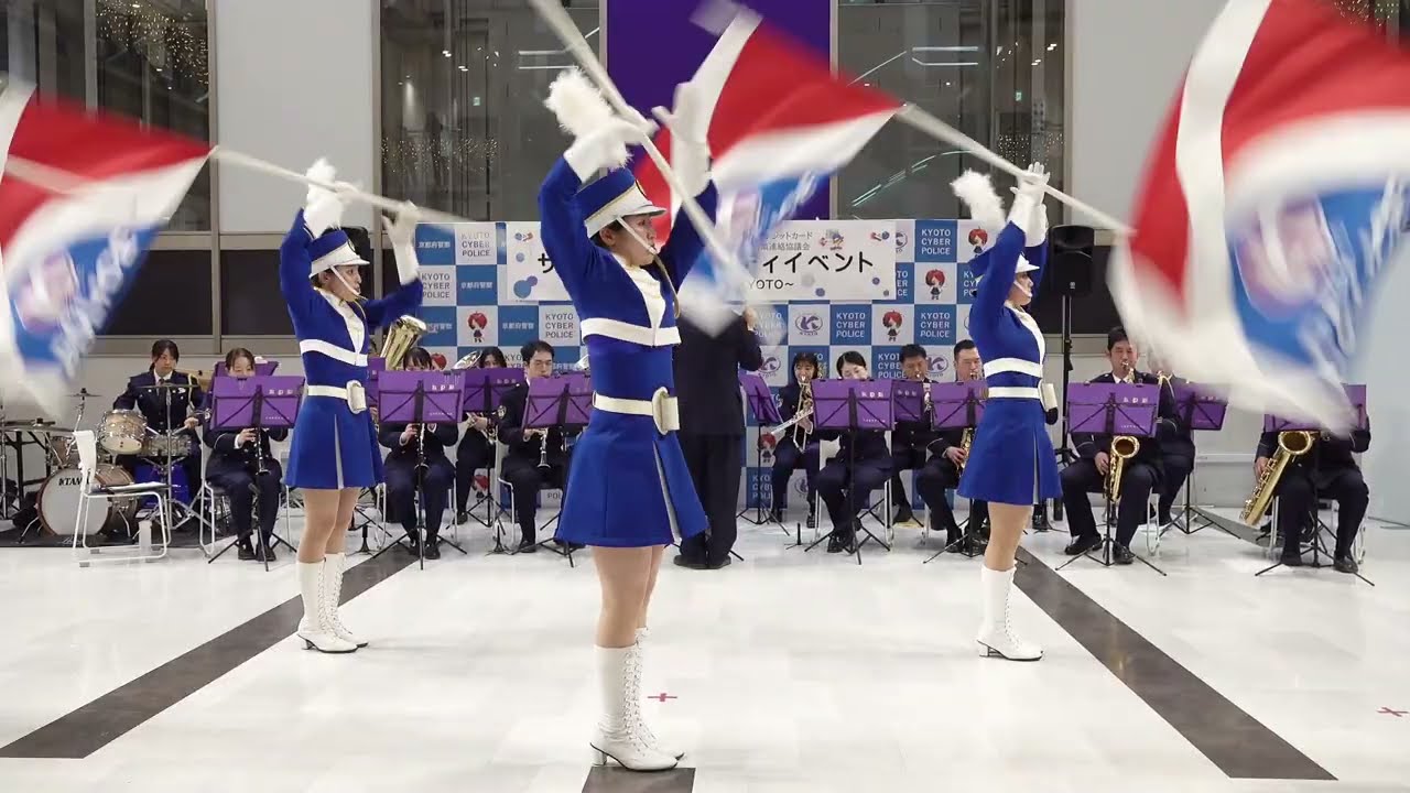 USA行進曲『美中の美』京都女性警察官のロングポールフラッグ演技 京都