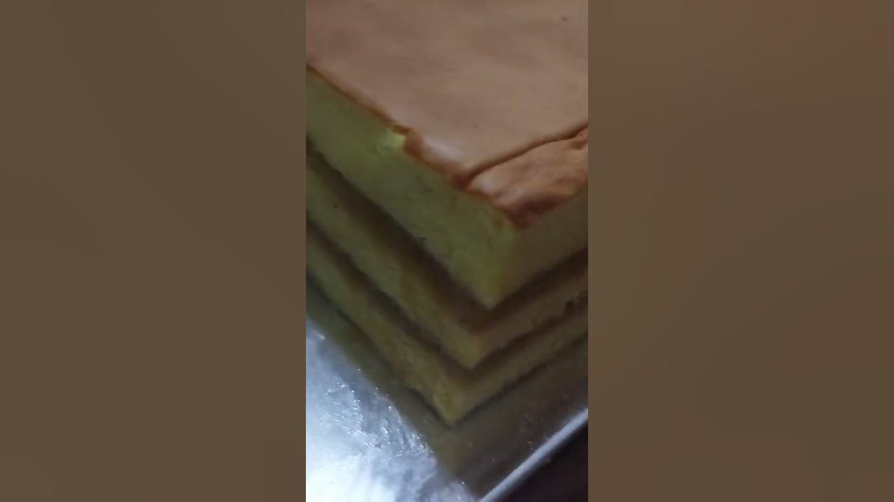 lembut banget bolu lapis nanas dengan selai nanas nya yang khas lembut banget bolu lapis nanas dengan selai nanas nya yang khas