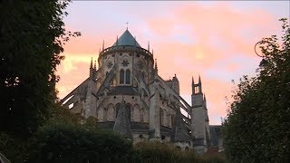 La cathédrale de Bourges, enquête sur la dame de pierre