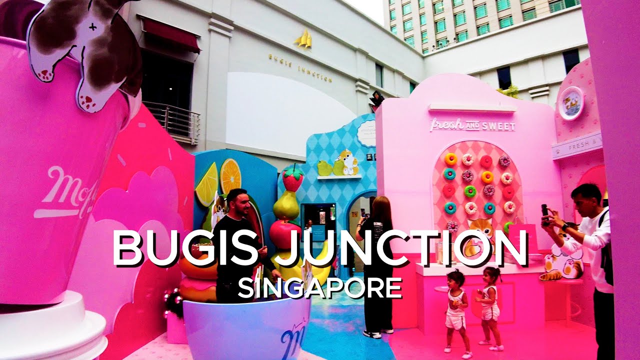 Singapore Walking Tour 4K: Mofusand Christmas display at Bugis Junction! @ShineWalkingTour