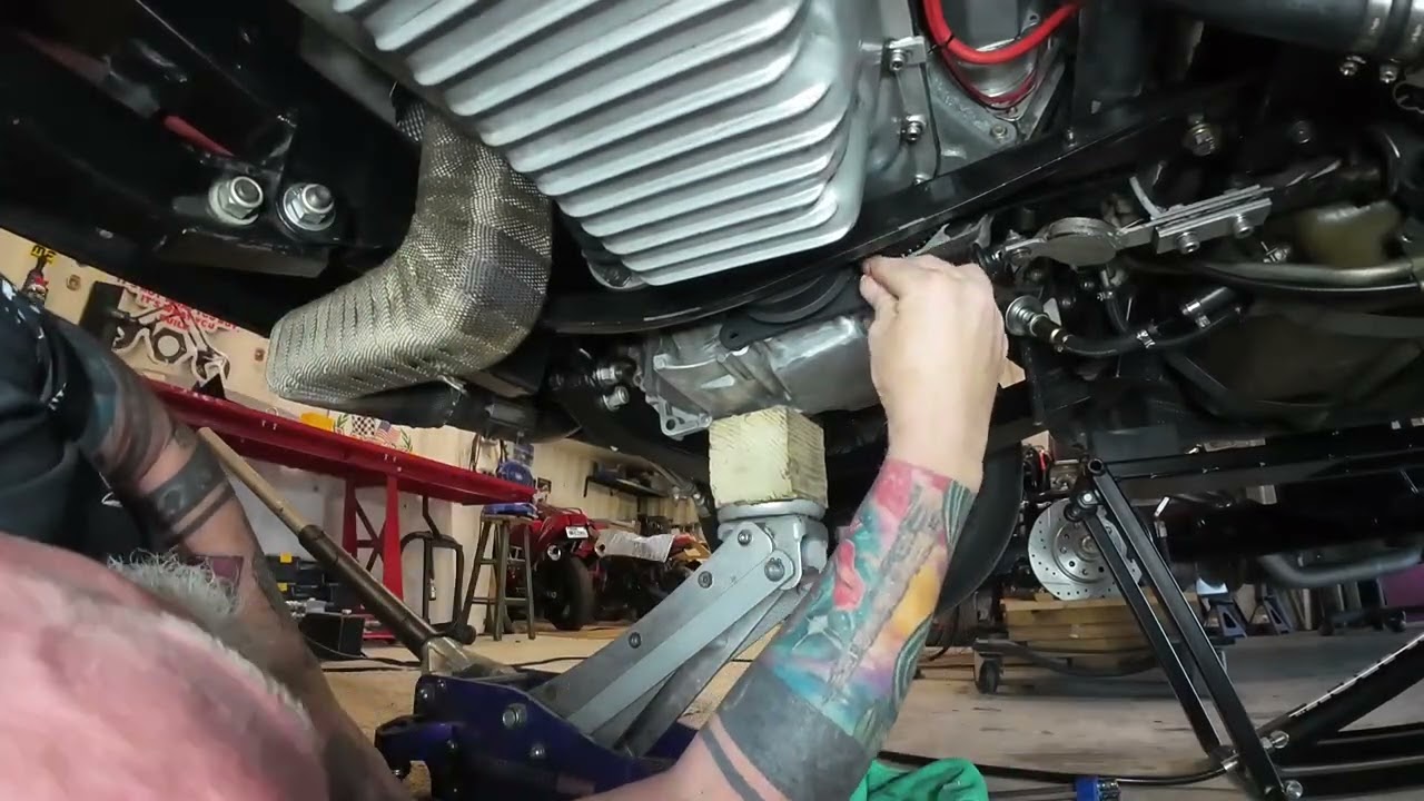 Bertone X 1/9 1984 года, снятие и замена опоры трансмиссии (Comin up Muddy)