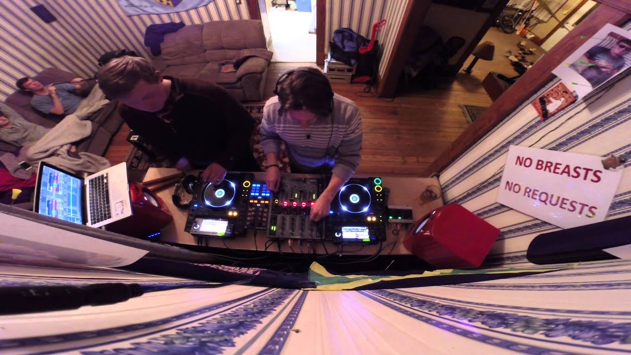 Sir Alec Jeffries Vs. Cliff Episode 2 (feat. Goldetron)