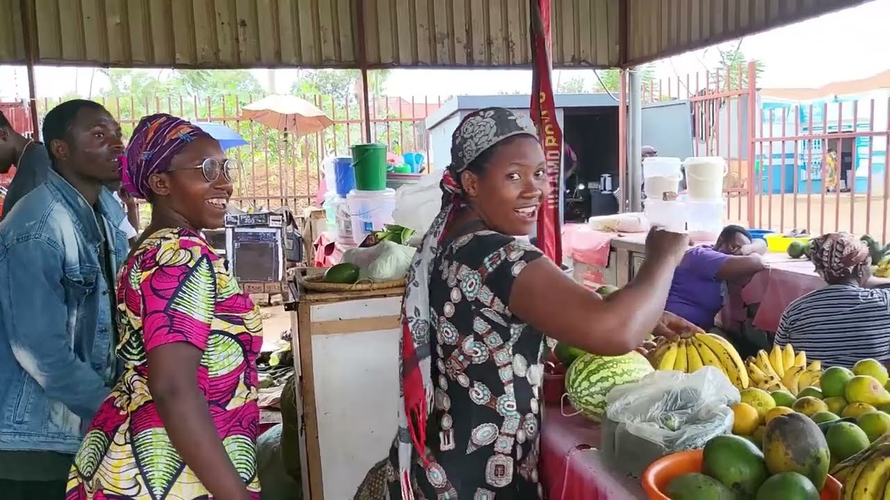 🛍️ نزلنا سوق رواندا لأول مرة! 😲 تجربة شراء الفواكه الاستوائية 🍍🥭 | عائلة مصرية في إفريقيا