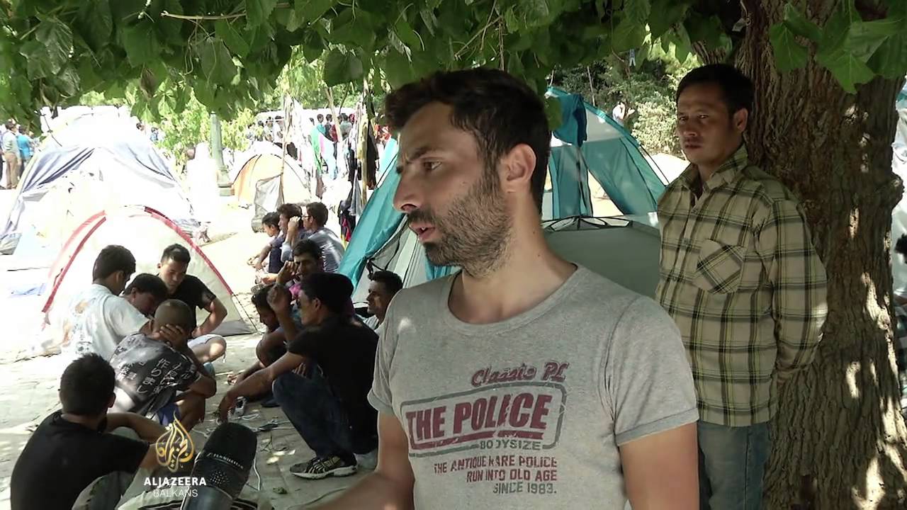 يصل آلاف المهاجرين إلى اليونان كل يوم