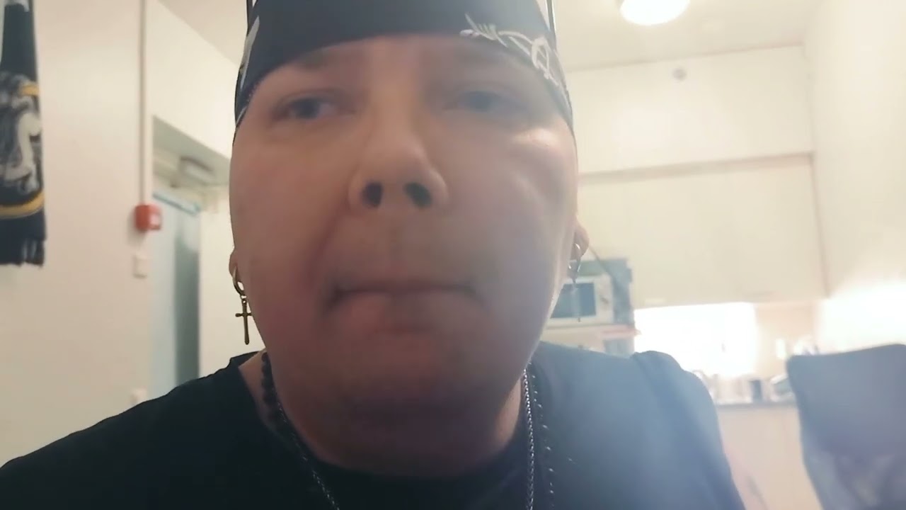 perrrjantai pätkä puhelin melkeen gone mutta toimii silti