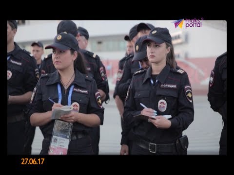 Девушки-полицейские следят за безопасностью Кубка Конфедераций Девушки-полицейские следят за безопасностью Кубка Конфедераций