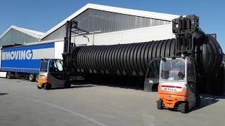 Loading a truck with AQUAstay tank of 50.000 L