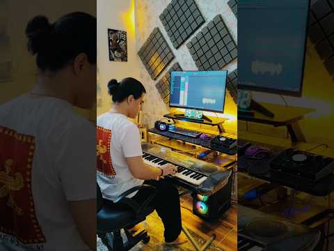 آهنگ بیا بیا دلم برات تنگه مجنون کامیار با نوازندگی کارزان خسروی موسیقی نوازنده موزیک Music