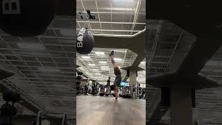 Frog stand to 2 freestanding handstand pushups