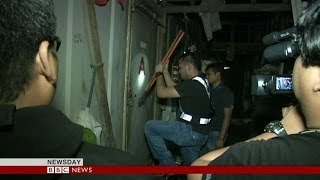 MALAYSIA RAIDS: 10,000 POLICEMEN IN SEARCH OF ILLEGAL WORKERS - BBC NEWS screenshot 3