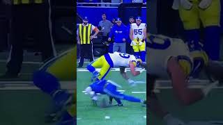 Tyler Higbee gets hit in knee