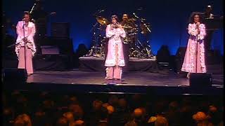 Video thumbnail of "Slow Hand - The Pointer Sisters - Live 2004"