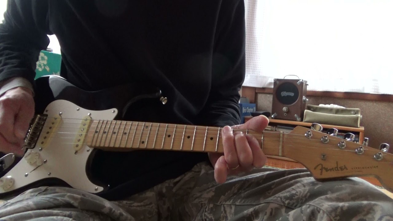 Fender Japan MST-32 mini Stratocaster - YouTube