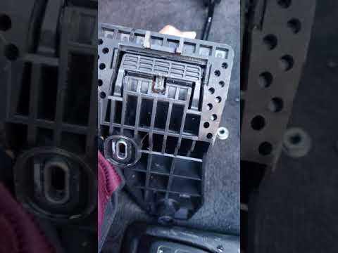 how to remove 2006 2011 honda civic gas pedal. (8th gen civic si)