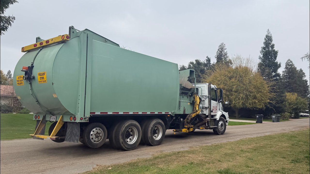 Superior Sanitation Volvo VNR Bridgeport Ranger (SUS 26) 