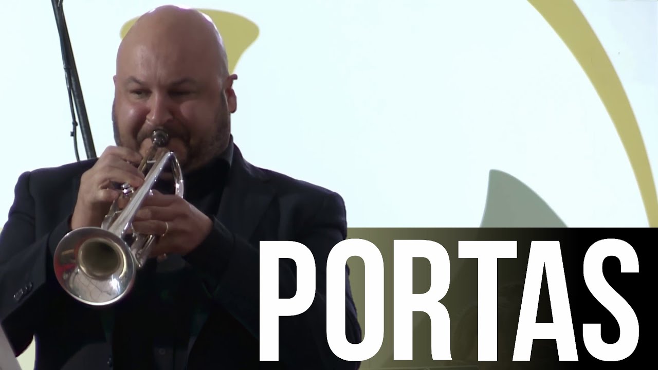 Esteban Batallán performs 