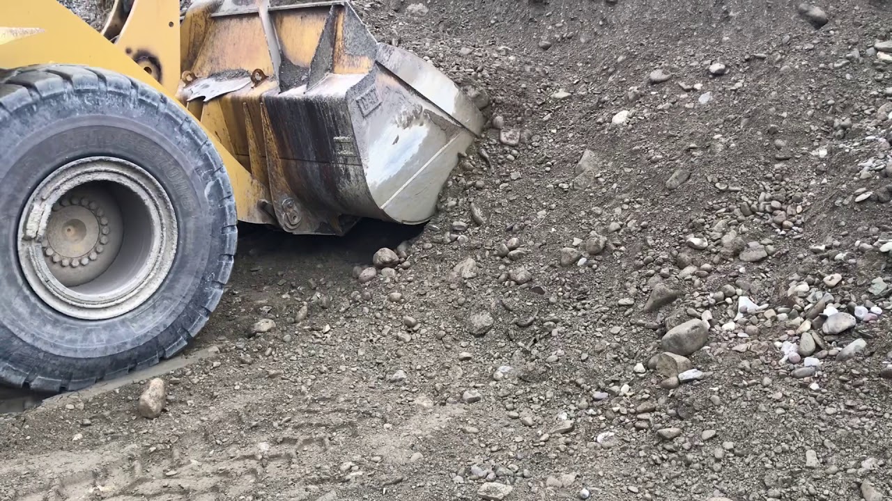 Powerscreen Trakpactor 320SR Crushing Bank Run Sand & Gravel YouTube