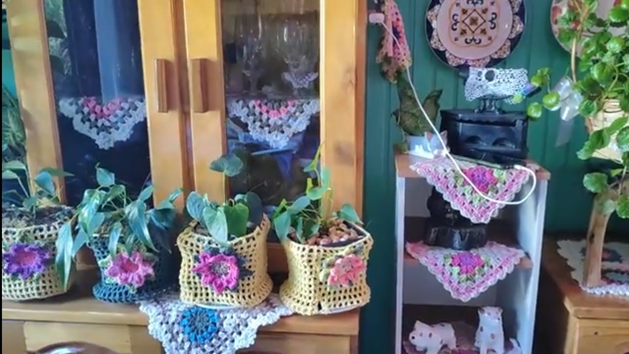 Pq eu fiz de crochê#artesanatos #decoracaocriativa #plantas #maximalismo .