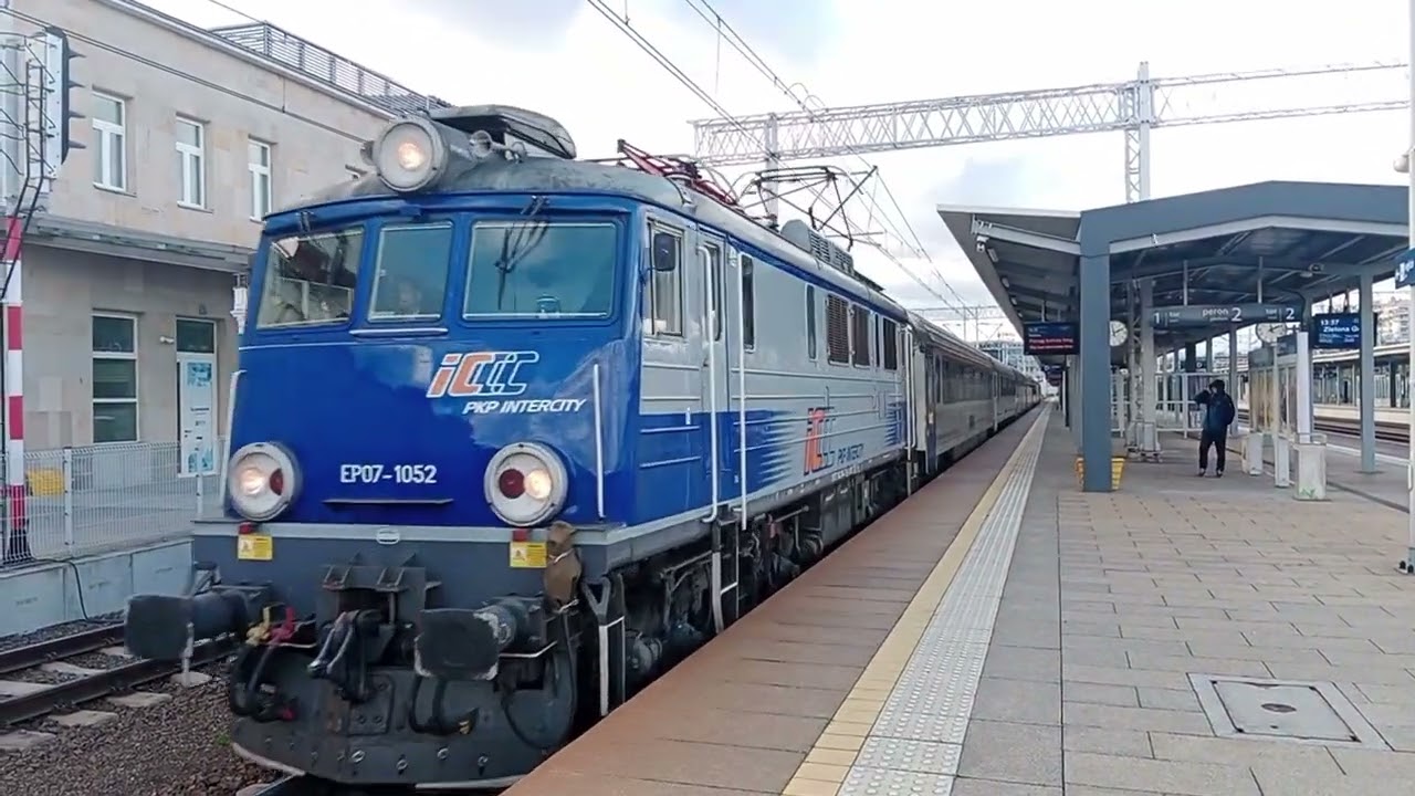 EP09-020 z IC MEHOFFER oraz EP07-1052 z IC MEHOFFER na stacji Rzeszów Gł. 18.10.2025