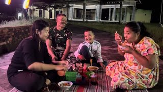 Ngekei Rejeki Sukma Ben Iso Ngajak Keluargane Maem Ning Njobo Ben Do Seneng 