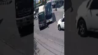 Accident make from Bus turn right #drive #car #skills #carsafety #parking #parallel #reverse