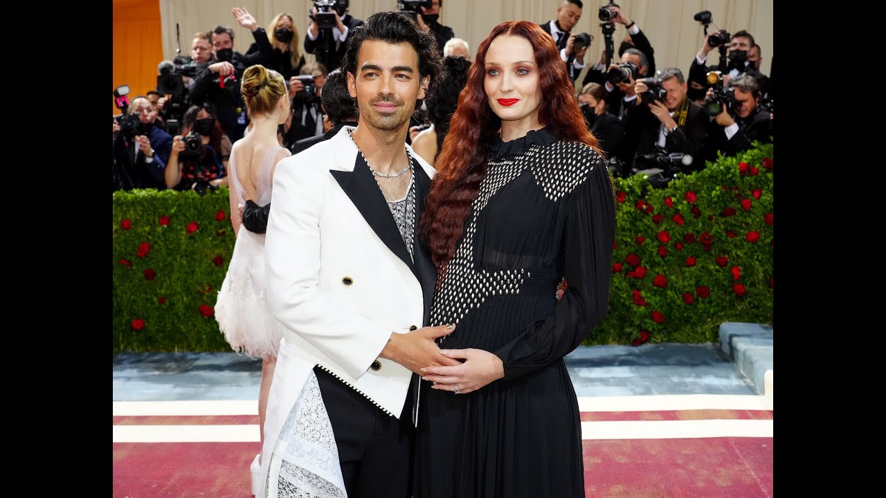 Sophie Turner Wants to Permanently Move to England with Husband Joe