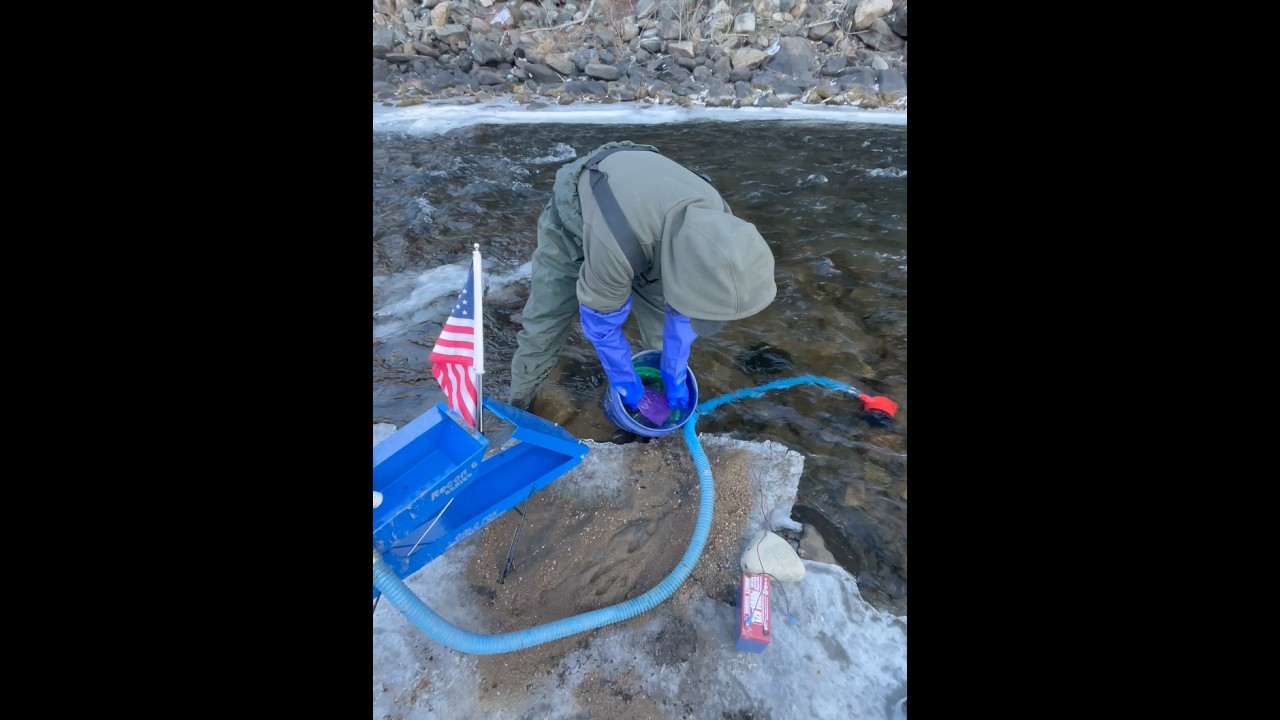 Found a great spot with nice gold... #gold  #goldprospecting  #outdoors  #hunting #mountains #water
