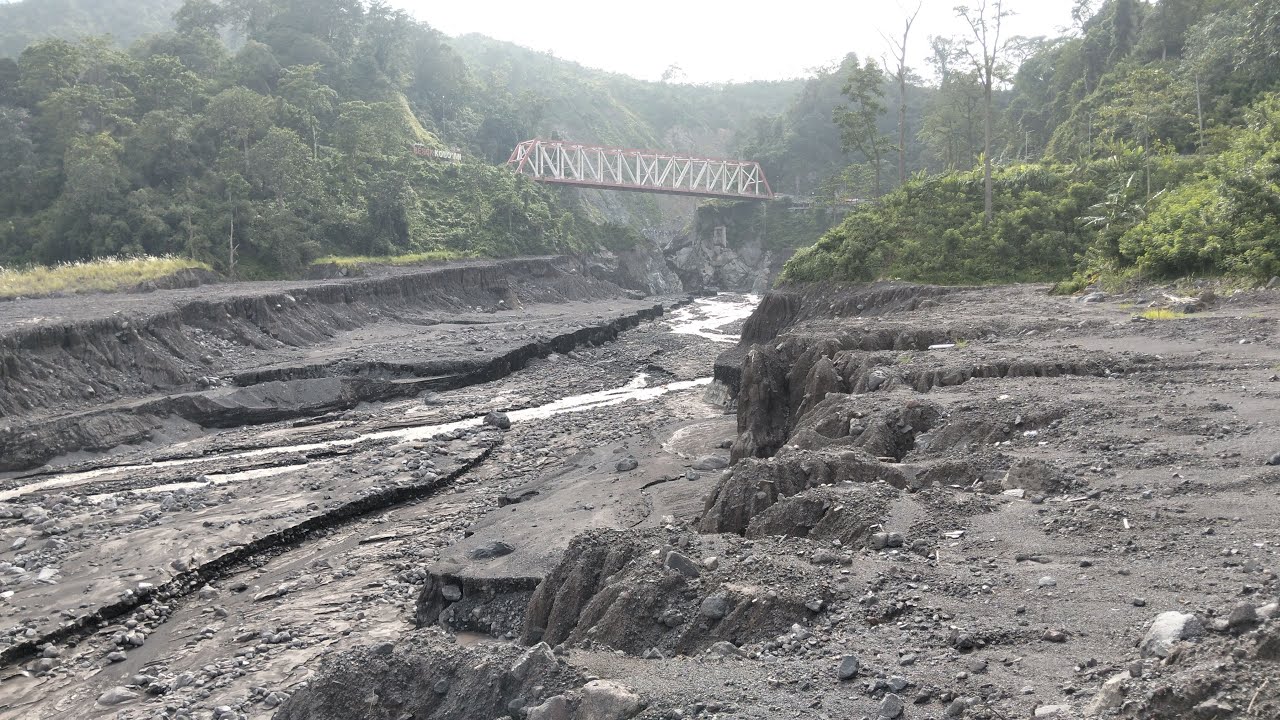 LIVE !!! WARGA LERENG SEMERU HAMPIR SELURUHNYA BERADU NASIP DIPINGGIRAN GLADAK PERAK