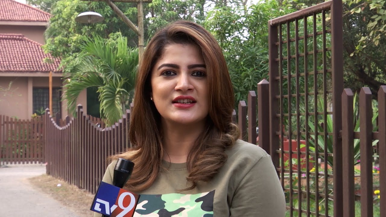 বিতর্কের মাঝে সঙ্গে শ্রাবন্তী । Srabanti Chatterjee । TV9 Bangla