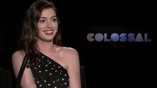 Exclusive Anne Hathaway Fangirls Over Oceans 8 Co-Star Rihanna