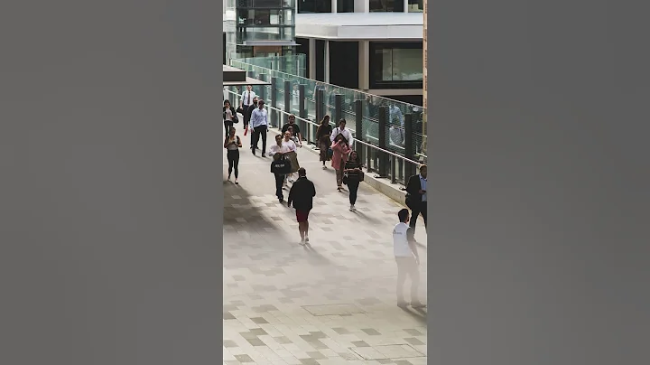 Bustling rush hour in Sydney! All deserve a pint or two. #shorts #australia #travelphotography