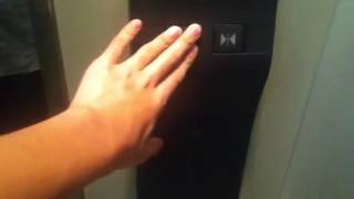 Jakarta, Plaza Senayan: Mitsubishi Traction Parking Scenic Elevator