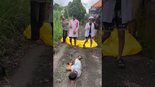 Kain Apa Ini