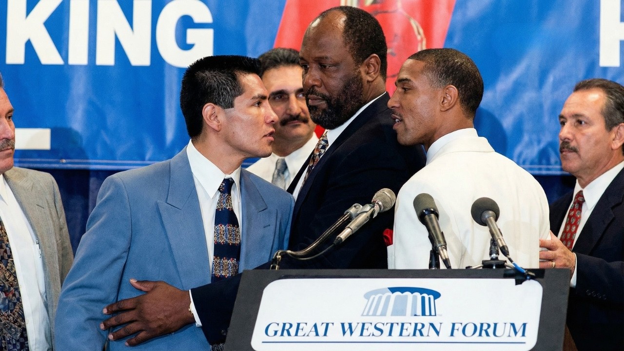 El Gringo Arrogante Humilló a Barrera en Público y Terminó Suplicando de Rodillas