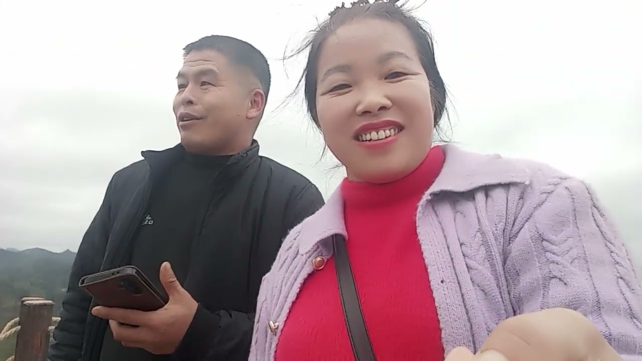 Hồng thơm & tô thuần hát vui vẻ ở đồi cỏ ba quáng mọi người cùng nghe nhé 