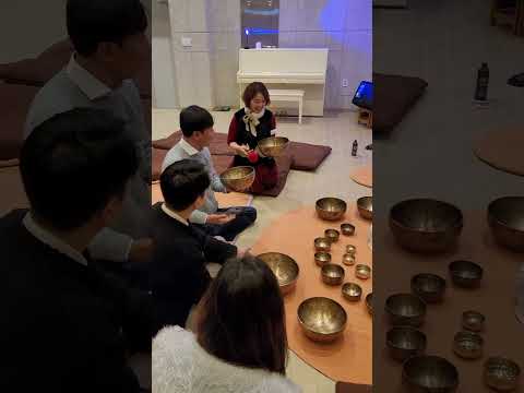 <strong>Full</strong> Moon 싱잉볼 체험 - 우리는 북튜버 &amp;<strong>amp</strong>; 구독자다 + 책추남 정모  #Shorts