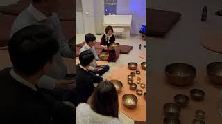 Full Moon 싱잉볼 체험 - 우리는 북튜버 & 구독자다 + 책추남 정모  #Shorts