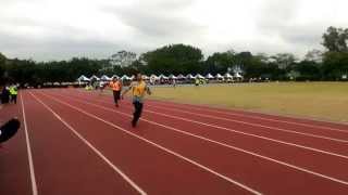 六和高中 20141114 運動會 高三400接力 資302
