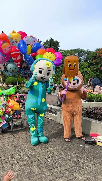 cocomelon wheels on the bus go round