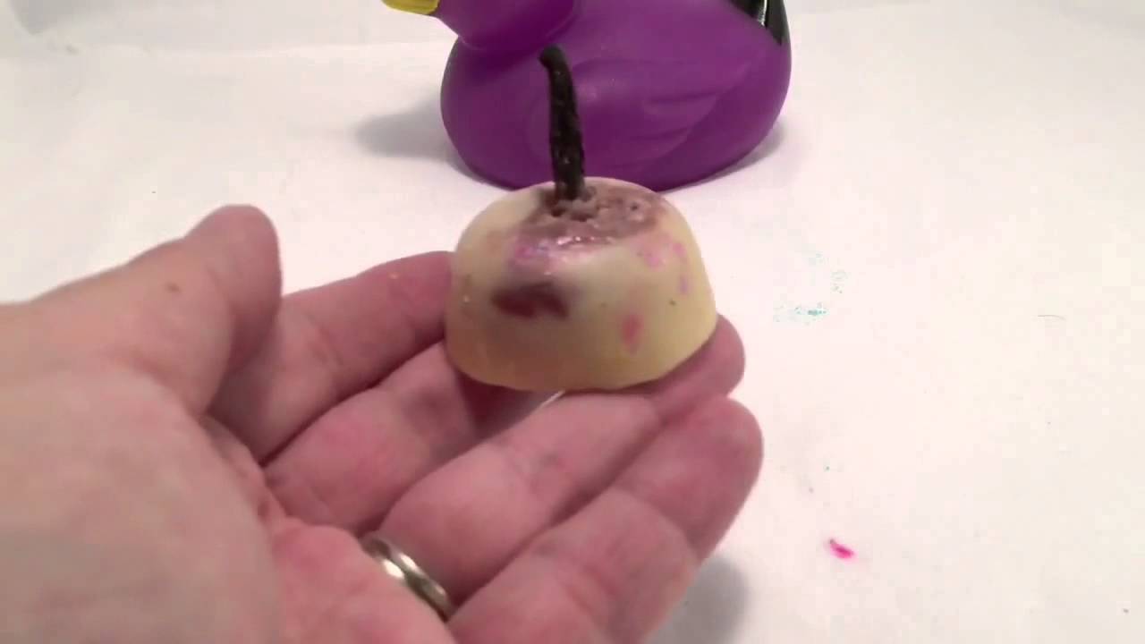 Lush  'Floating Island' bath oil