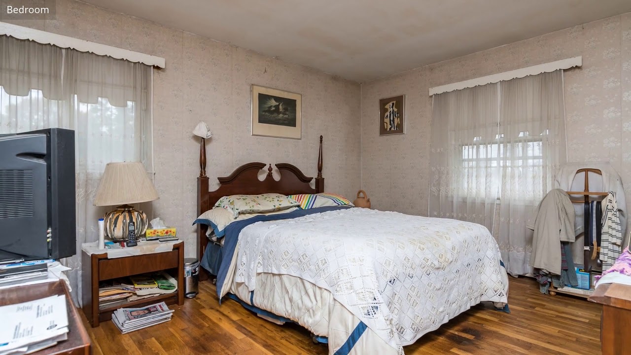 Homes for Sale: 259 Manetto Hill Road, Plainview, NY 11803